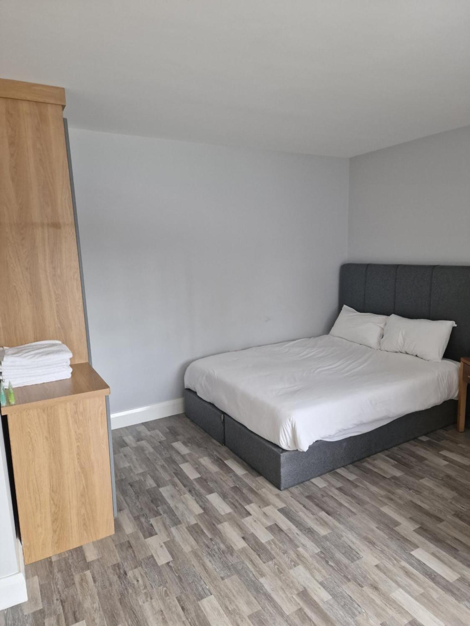 Home Inn Άθλον Εξωτερικό φωτογραφία